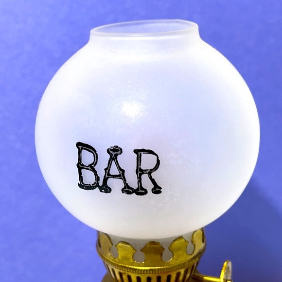 Vintage MCM 1950s Miniature Kerosene Oil Lamp "Bar" Lattern with Painted Glass! - Picture 4 of 9